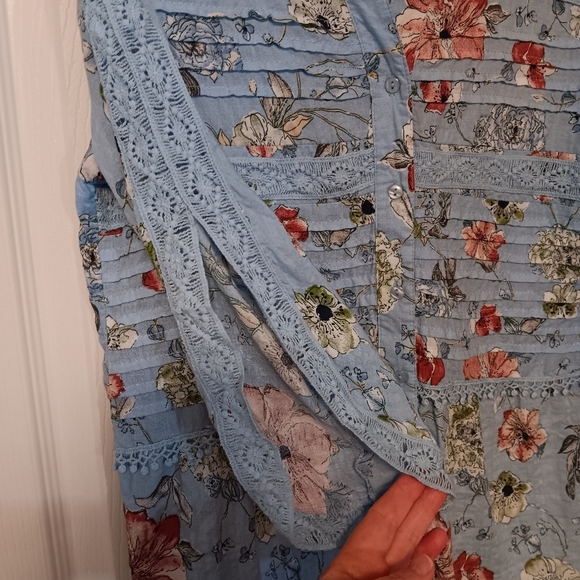 Blue Floral Lightweight Cotton Button Front Blouse Pleated Front Split Sleeves M - Picture 4 of 7